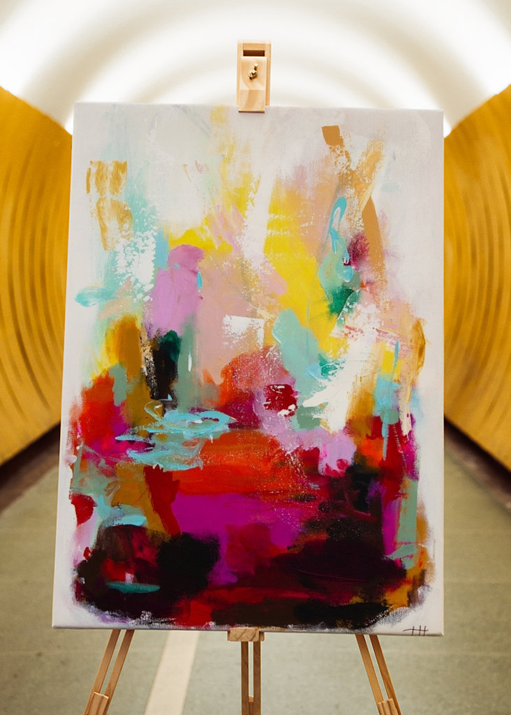 Stiger til anledningen