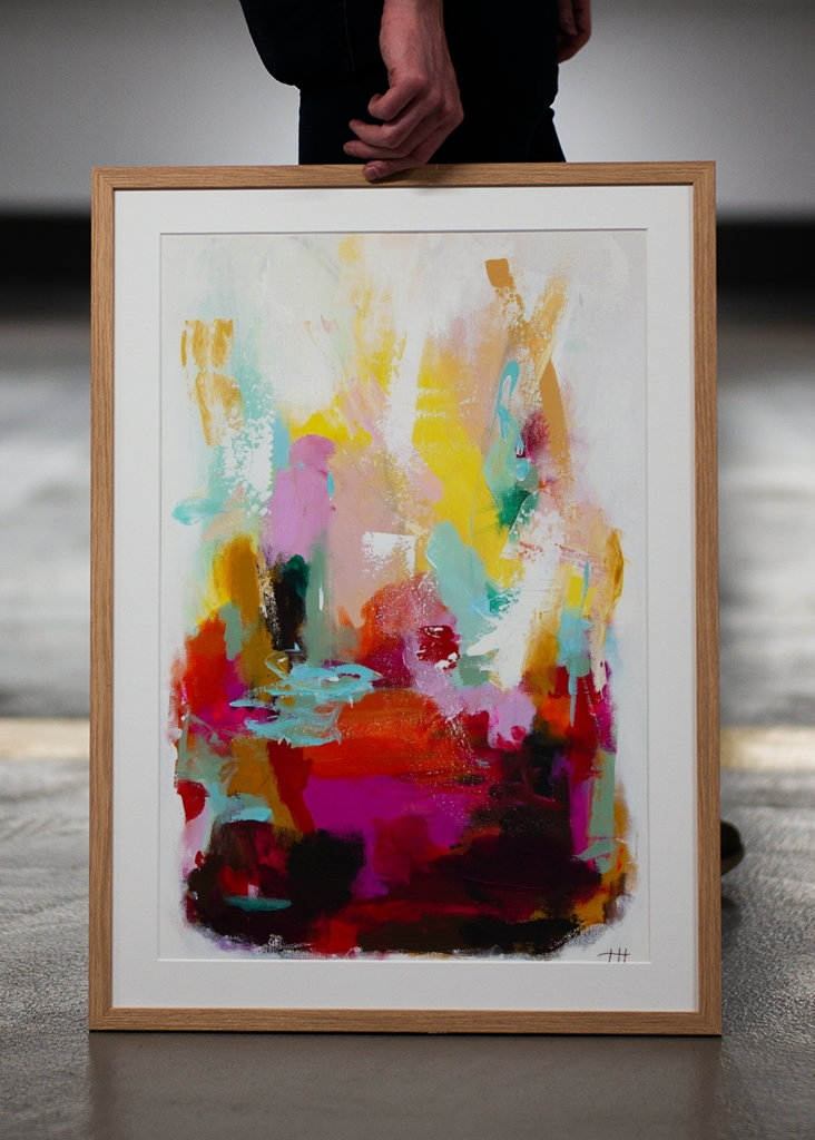 Stiger til anledningen