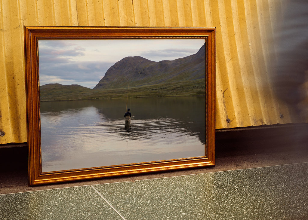 Kalastaja tyynessä vedessä