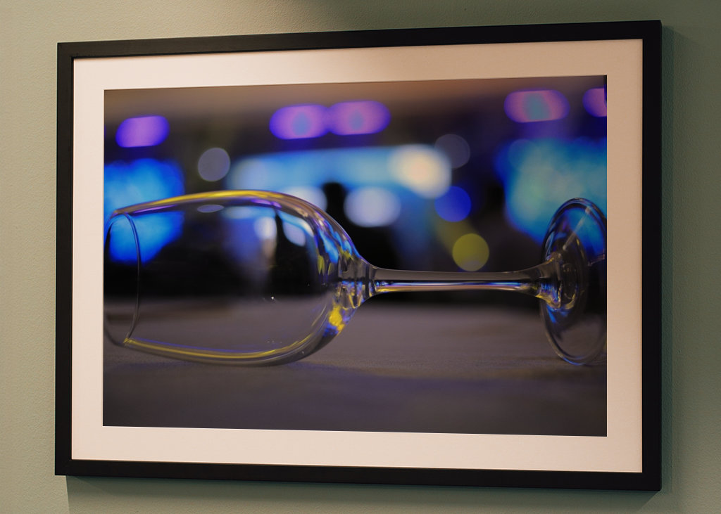 glass wine fell on table