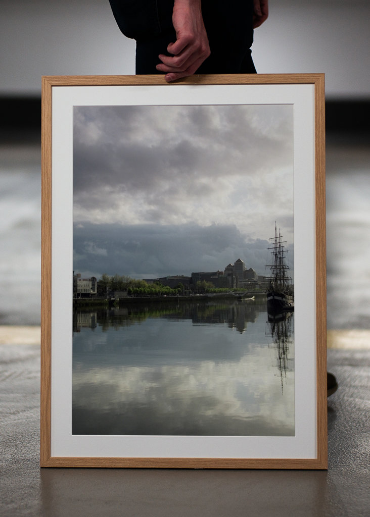 Vanha purjelaiva Liffey-joki