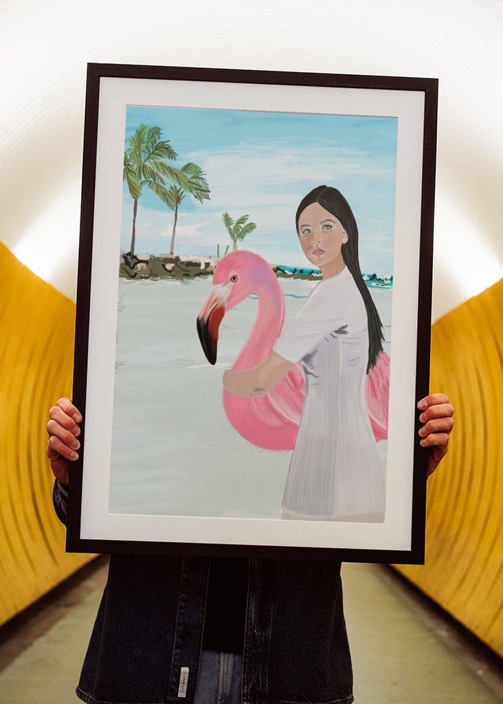 Flamingo und Mädchen am Strand von Aruba