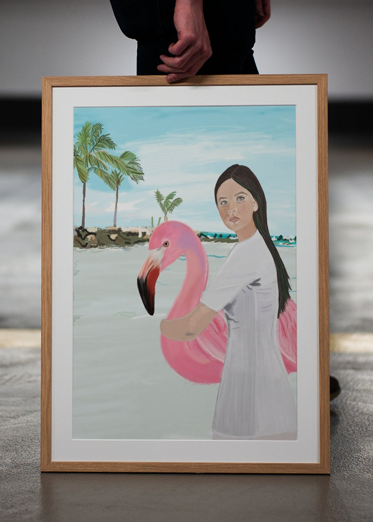 Flamingo und Mädchen am Strand von Aruba