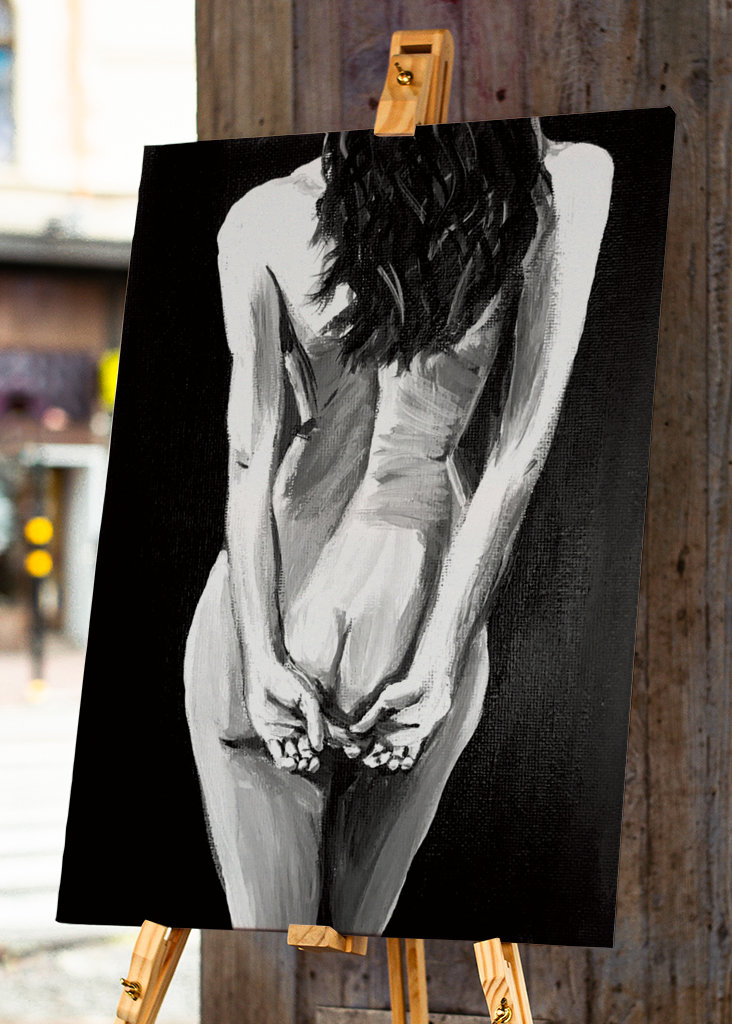 Mujer de pie desnuda hacia atrás 