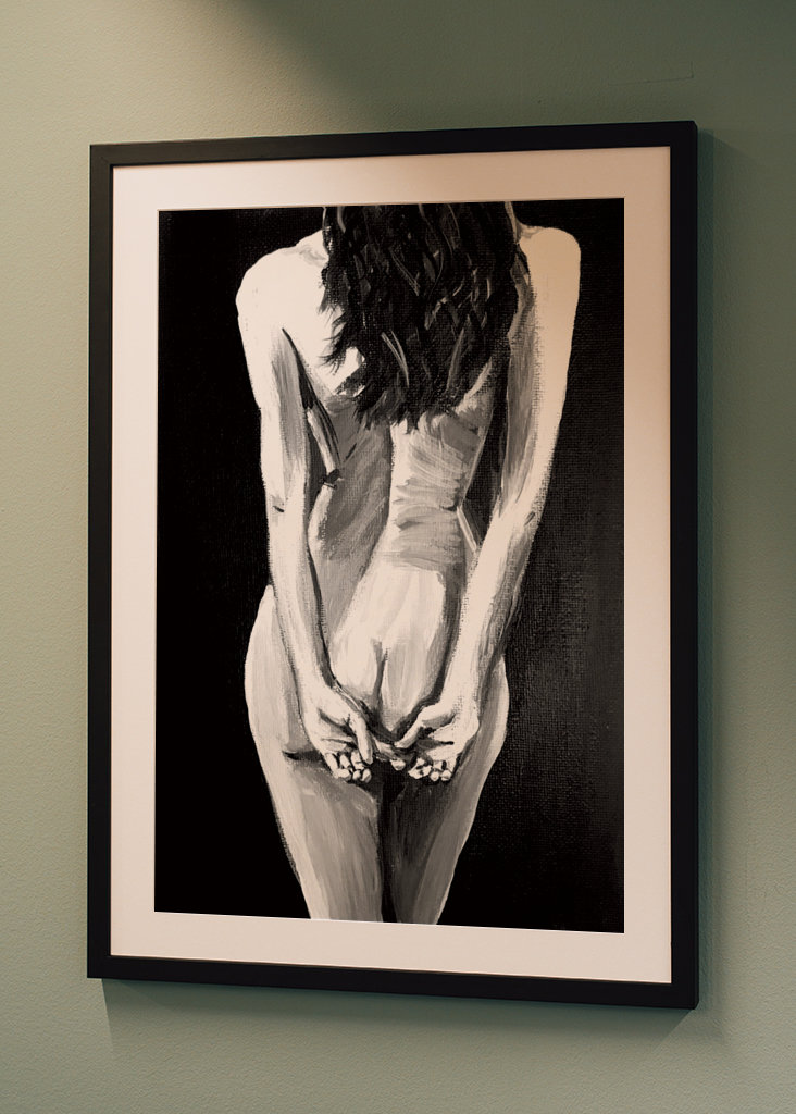 Mujer de pie desnuda hacia atrás 