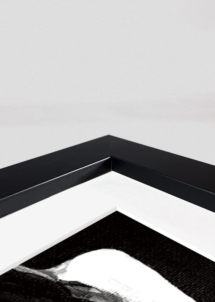 Mujer de pie desnuda hacia atrás 