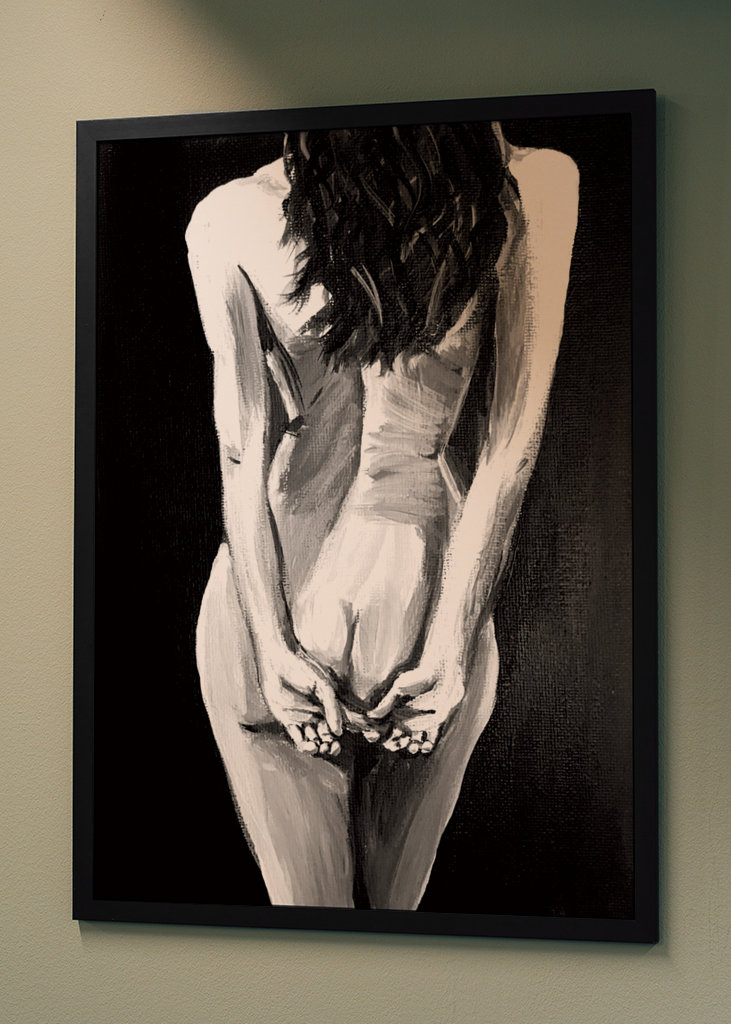 Mujer de pie desnuda hacia atrás 