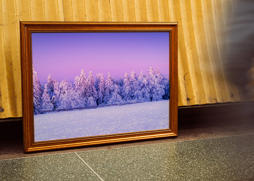 Solnedgång i ett isigt berg