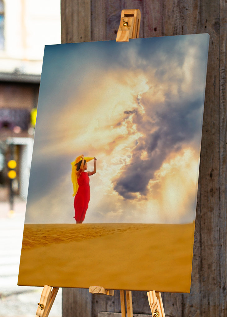 Donna in vestito rosso.