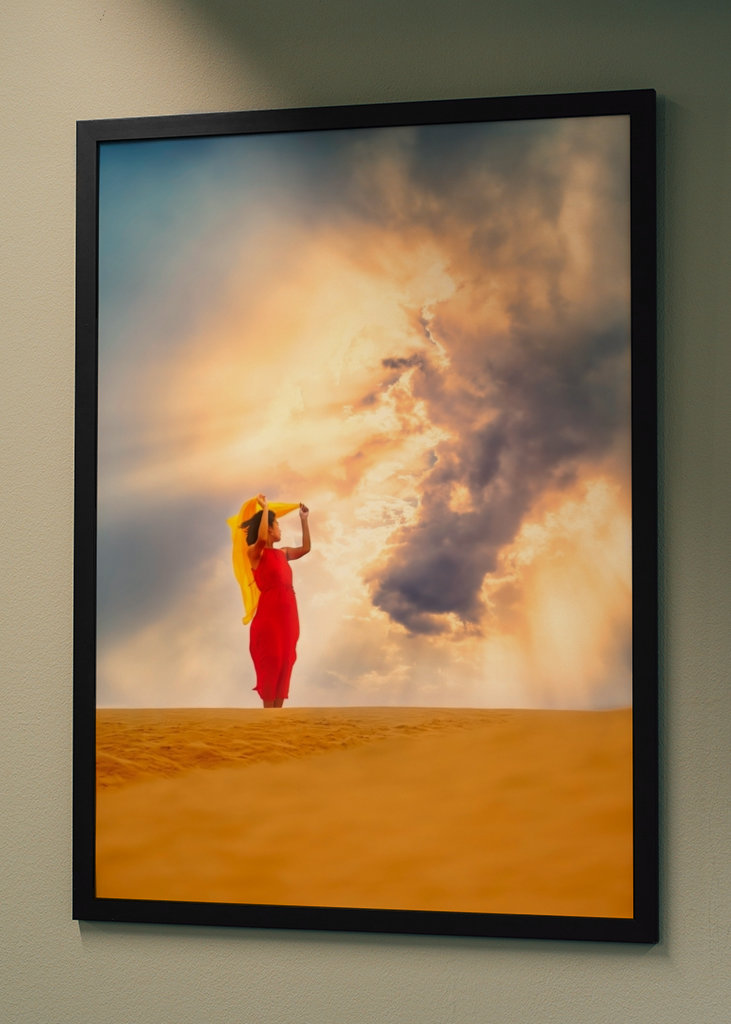 Donna in vestito rosso.