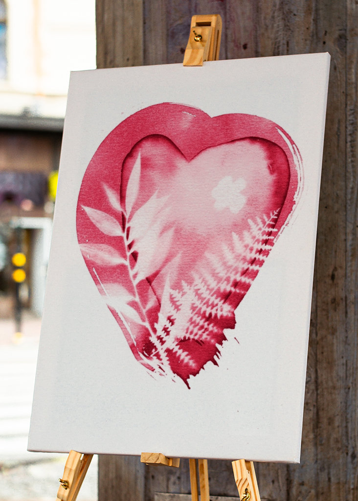 Rotes Herz mit Blättern