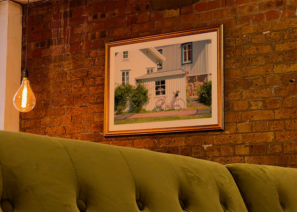 Ruotsalainen kylä, jossa vaaleanpunainen polkupyörä