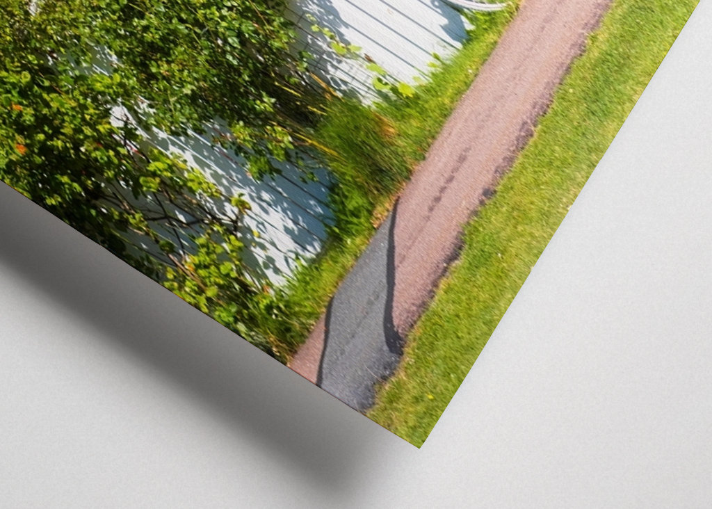 Ruotsalainen kylä, jossa vaaleanpunainen polkupyörä