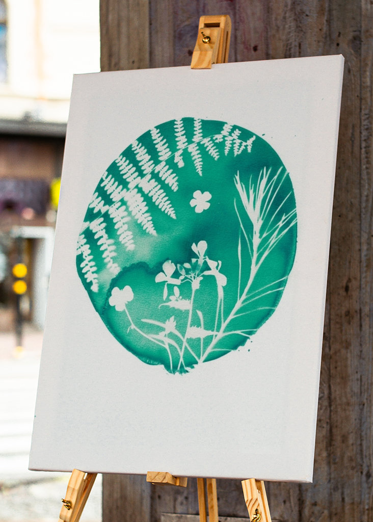 Green Plant & Flowers Circle