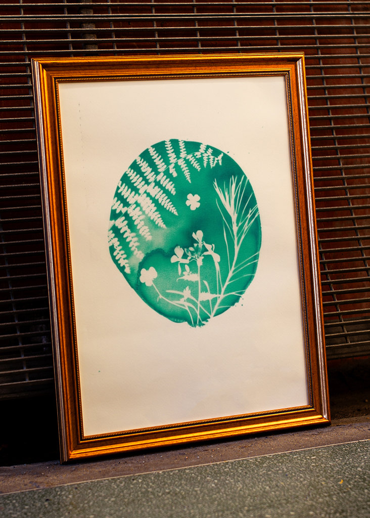 Green Plant & Flowers Circle