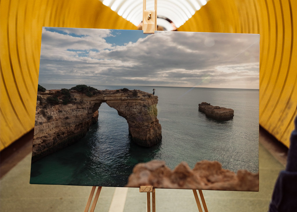 La mujer en el acantilado
