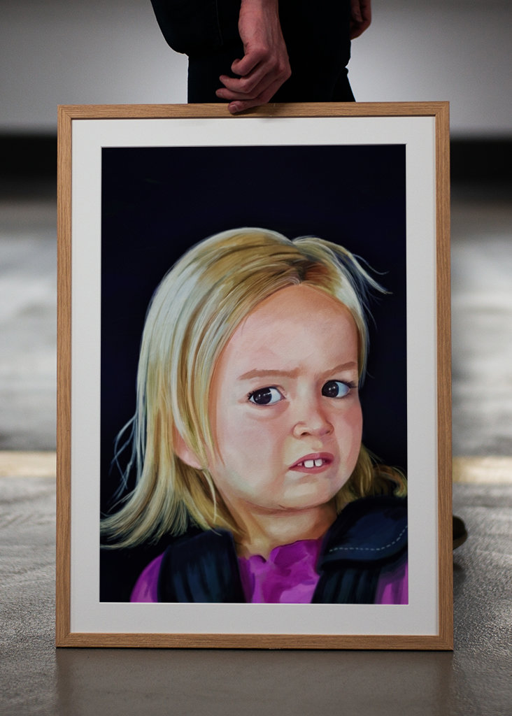 Meme di Chloe con gli occhi laterali