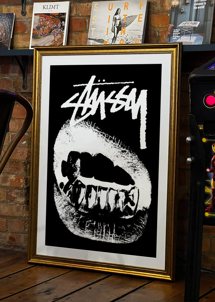 hypebeast lips black white