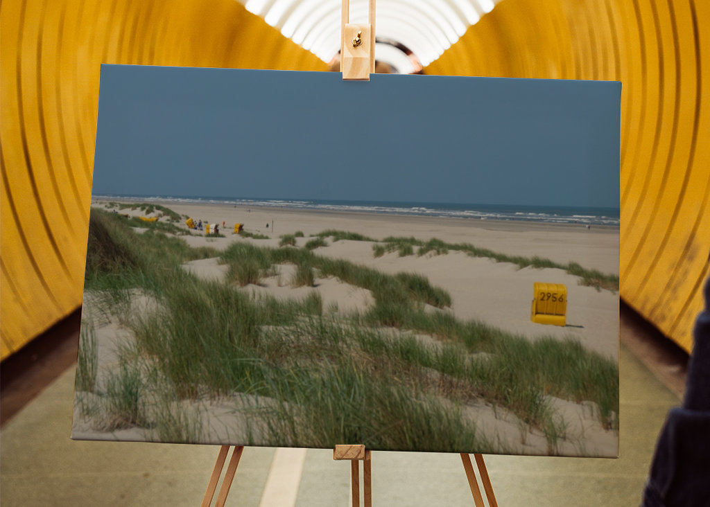 Gul strandstol i klitterne