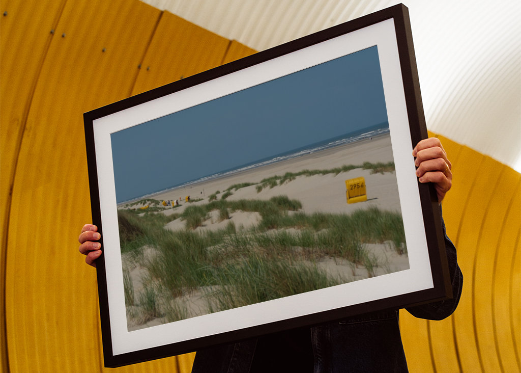 Gul strandstol i klitterne