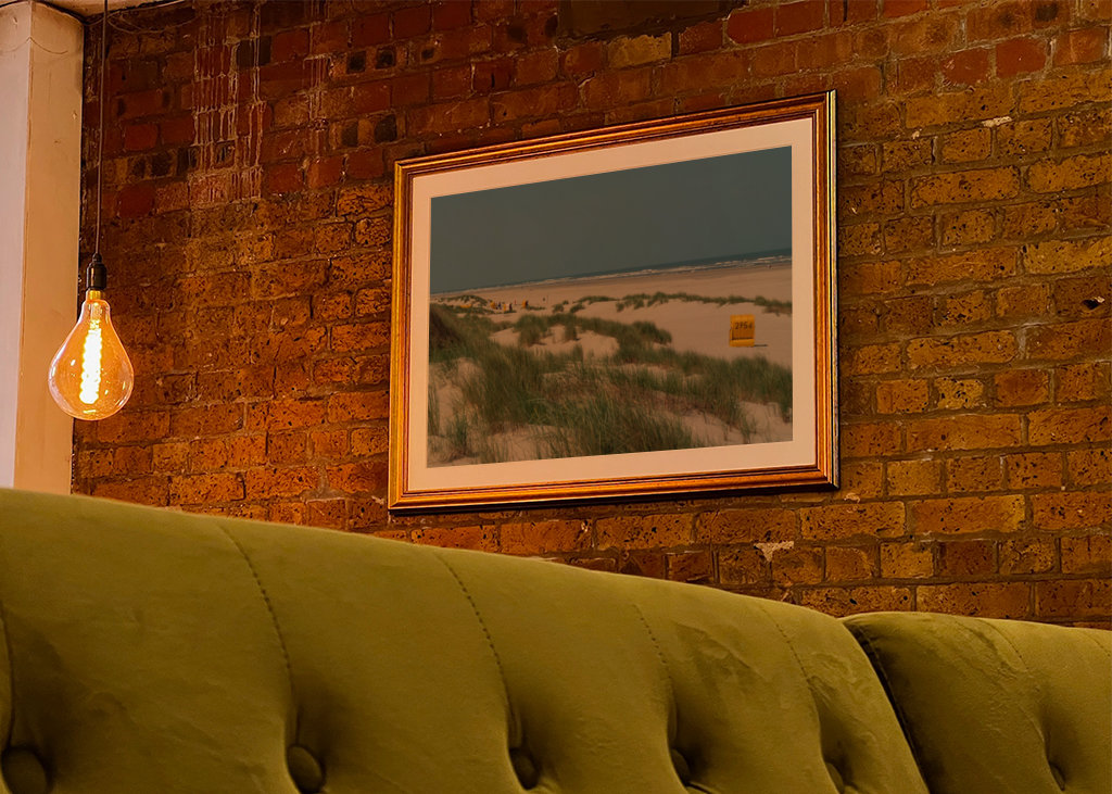 Gul strandstol i klitterne