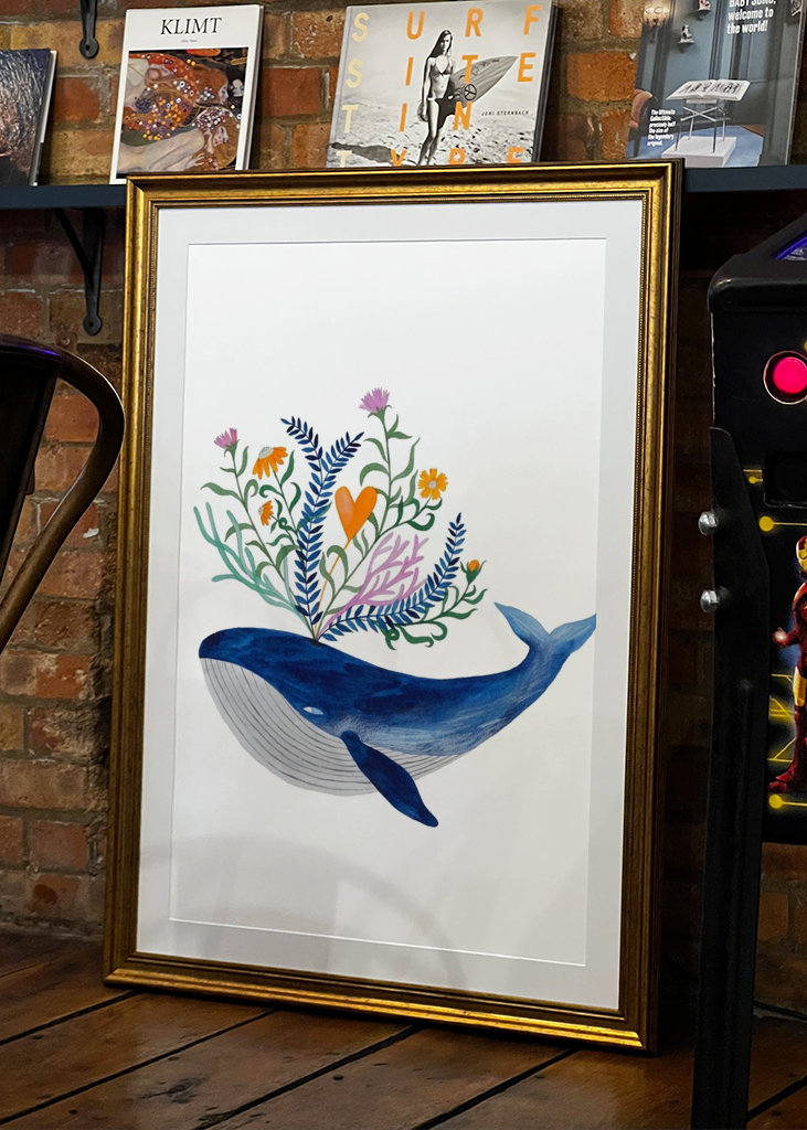 baleine bleue avec des fleurs