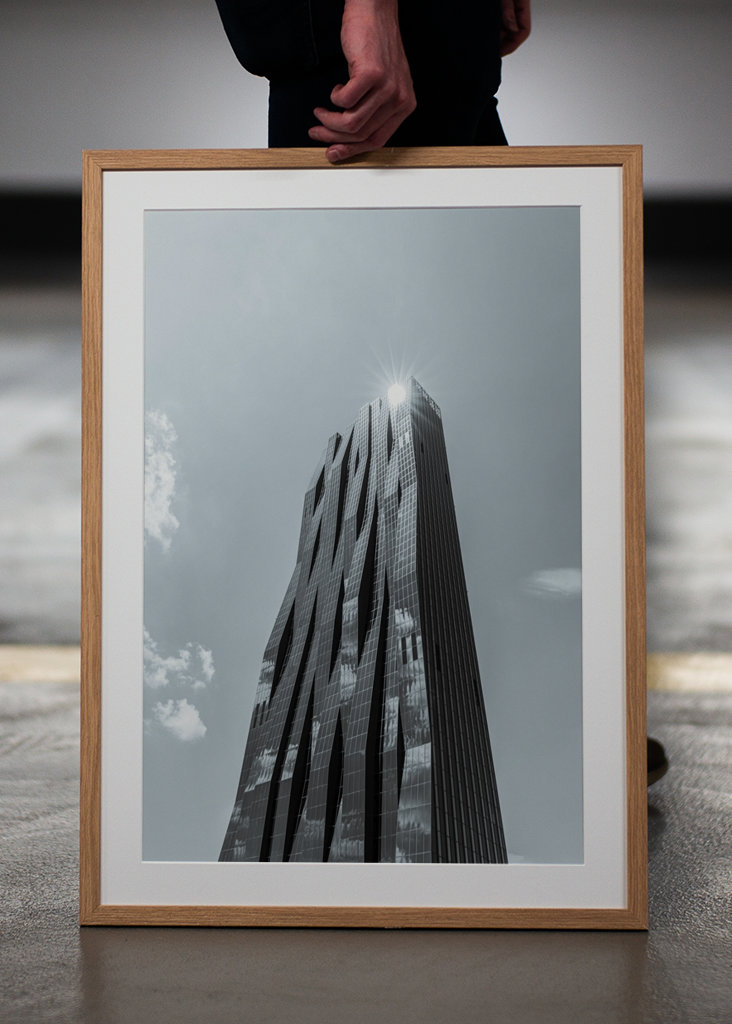 DC Tower 1 in Wien - monochrom