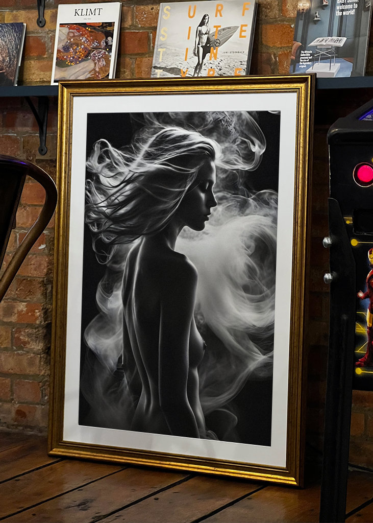 Alaston nainen savun ympäröimänä