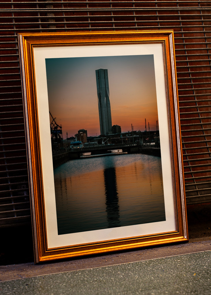 Karlatornet by night