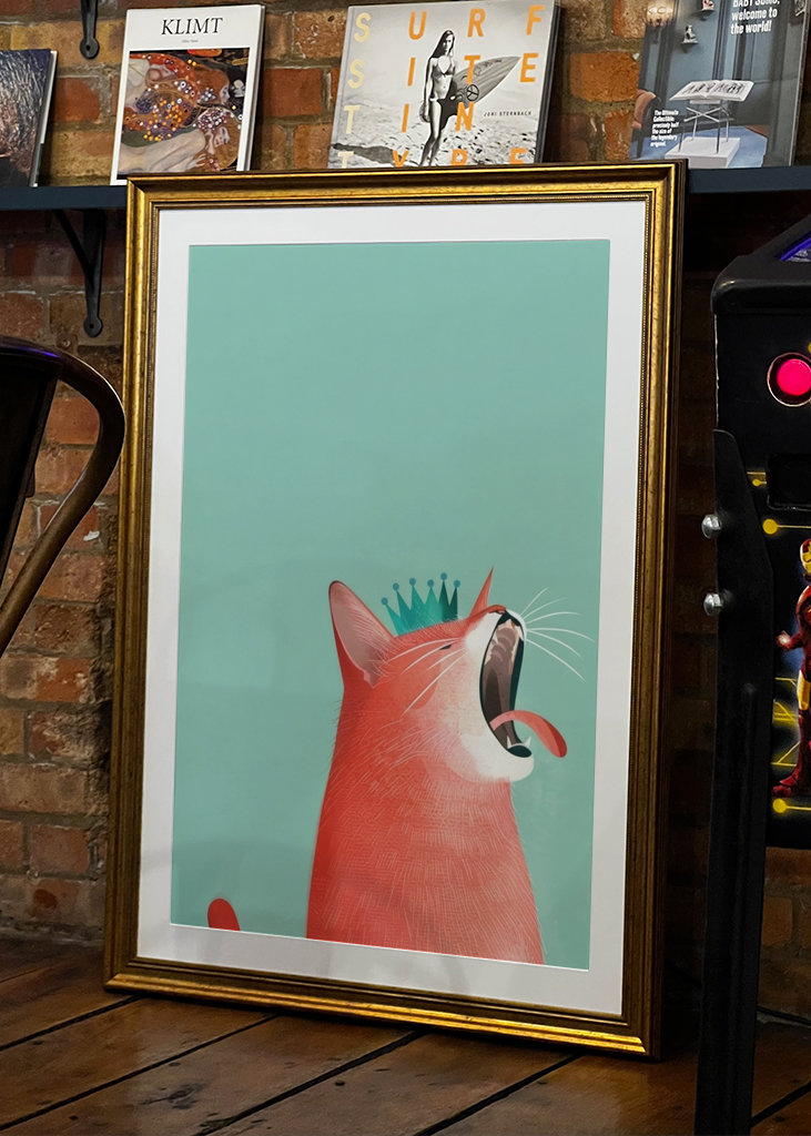 Červená kočka s korunou