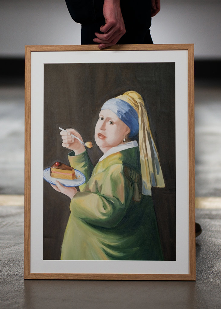 Girl with Delft cake