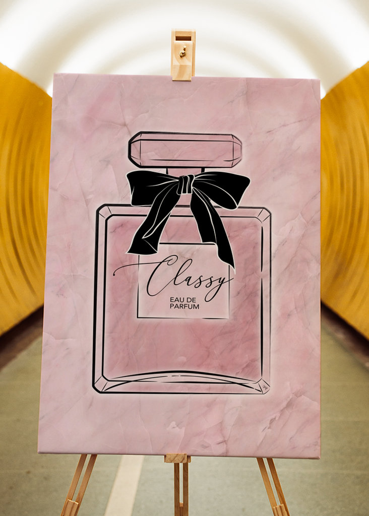 Elegantní růžový parfém