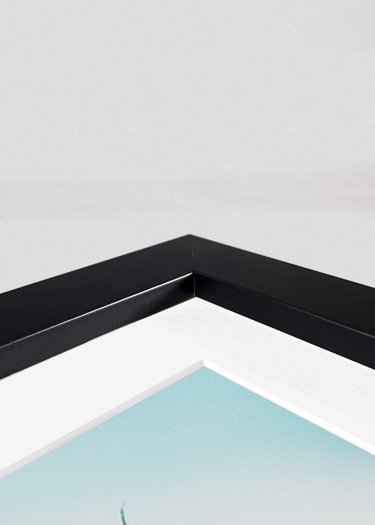 Haaveilee järven rannalla