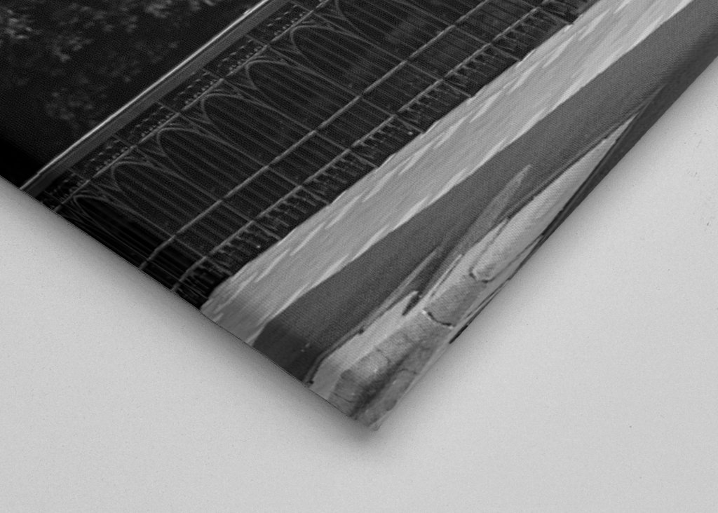 Lucerny se svíčkami na mostě