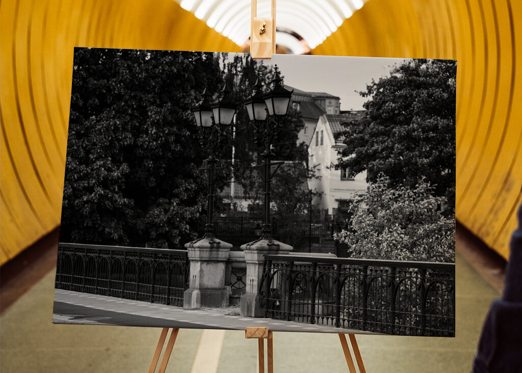 Lucerny se svíčkami na mostě