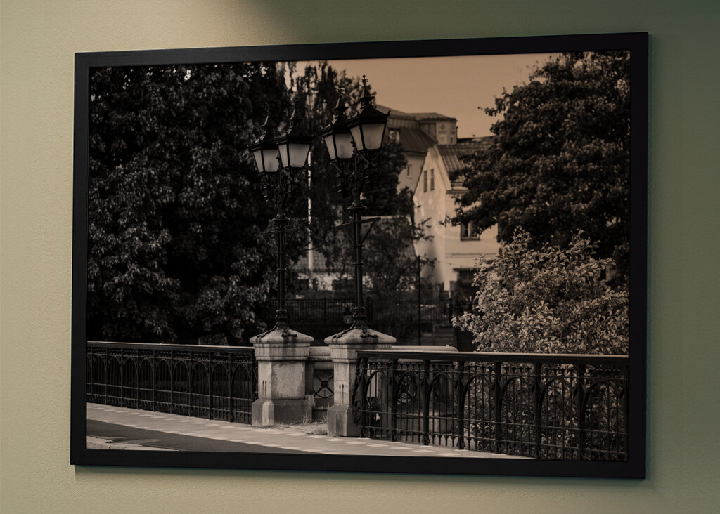 Lucerny se svíčkami na mostě