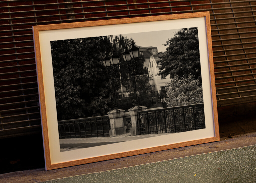 Lucerny se svíčkami na mostě