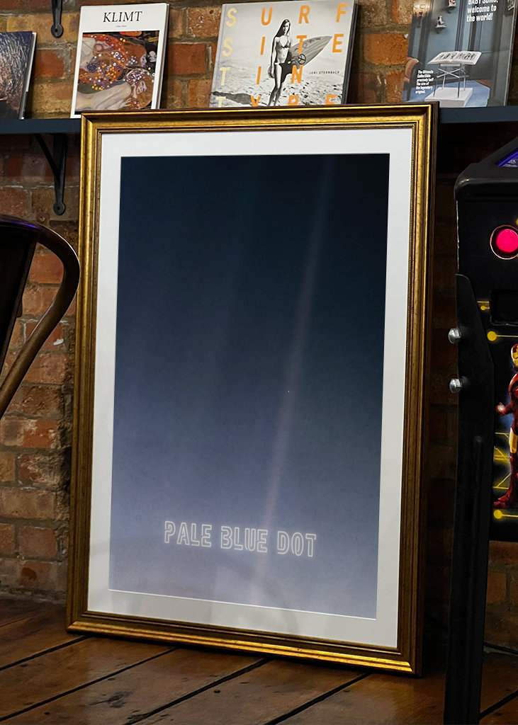 Bledě modrý tečkovaný plakát