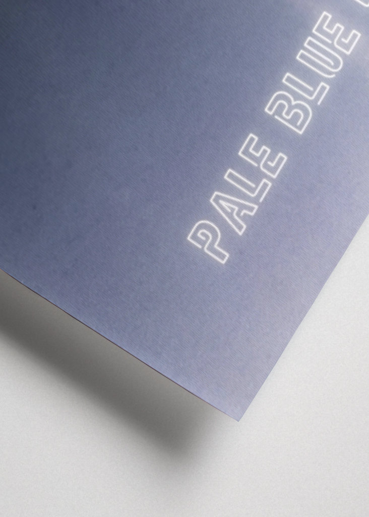 Bledě modrý tečkovaný plakát