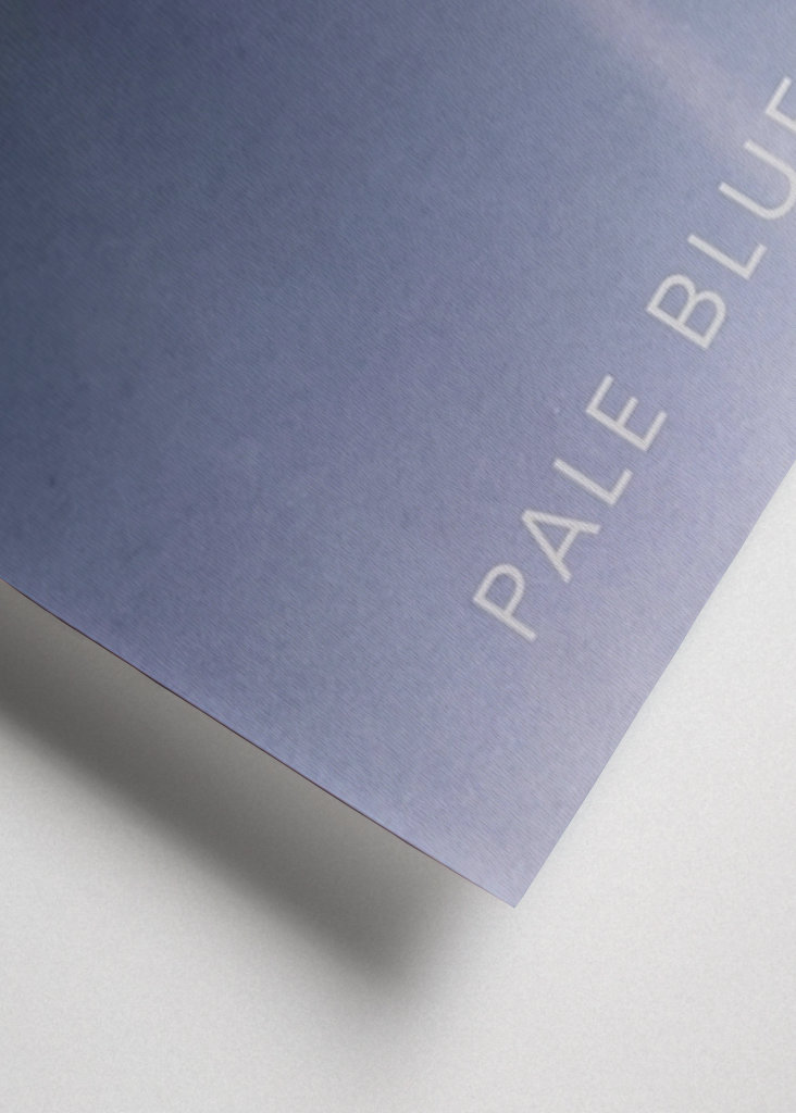 Bledě modrý tečkovaný plakát