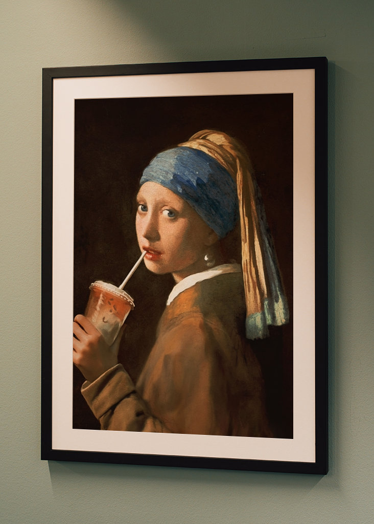 Fille avec du café glacé