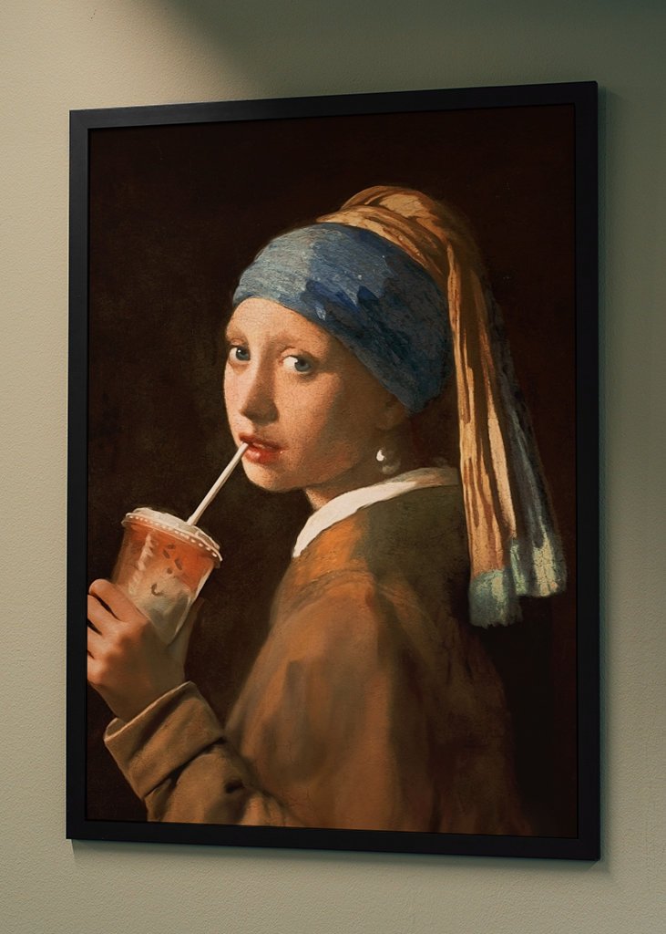 Fille avec du café glacé