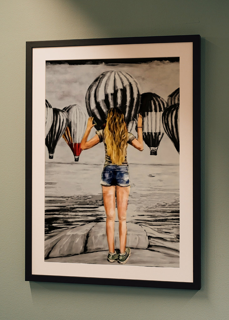 Mädchen mit Heißluftballons.