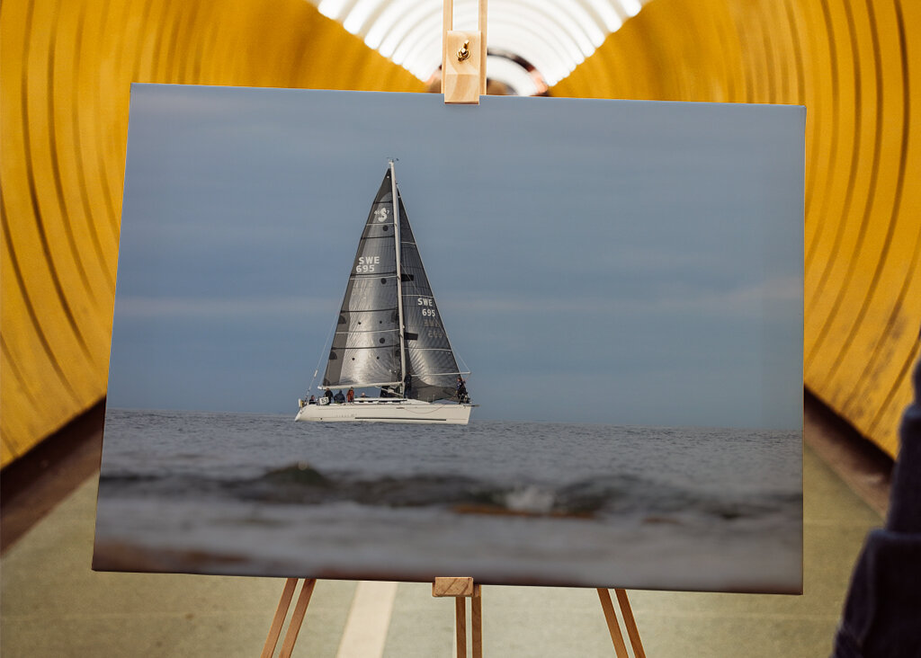 Full moon over Högby lighthous