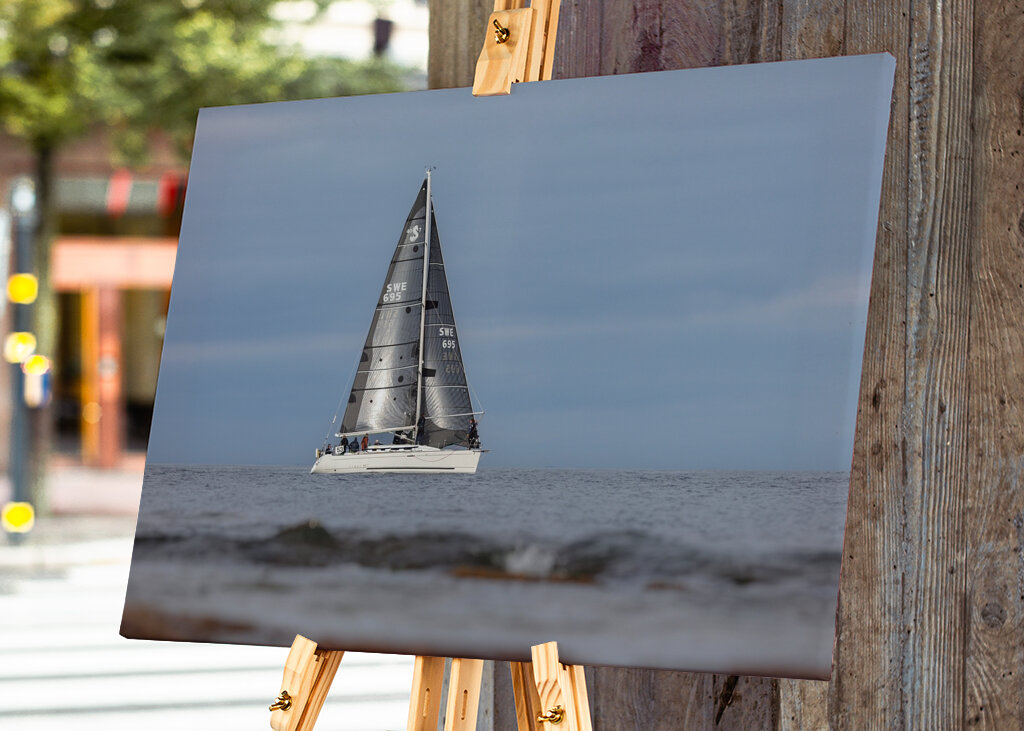 Full moon over Högby lighthous