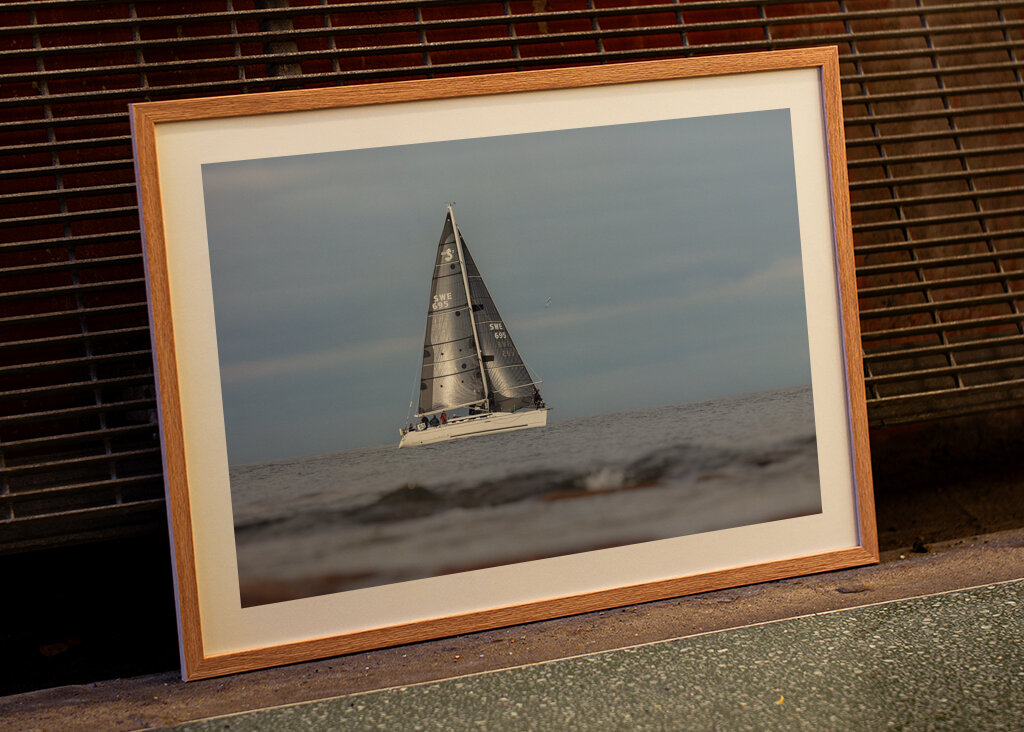 Full moon over Högby lighthous