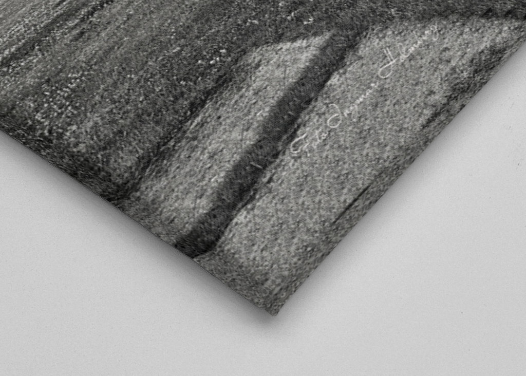 The Unbroken , Black and white