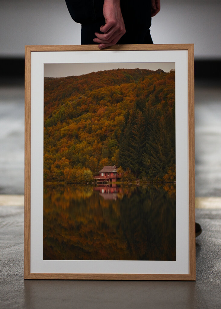 Talo järven rannalla