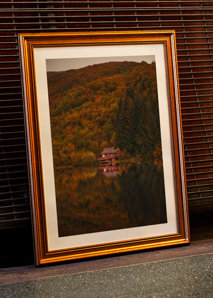 Talo järven rannalla