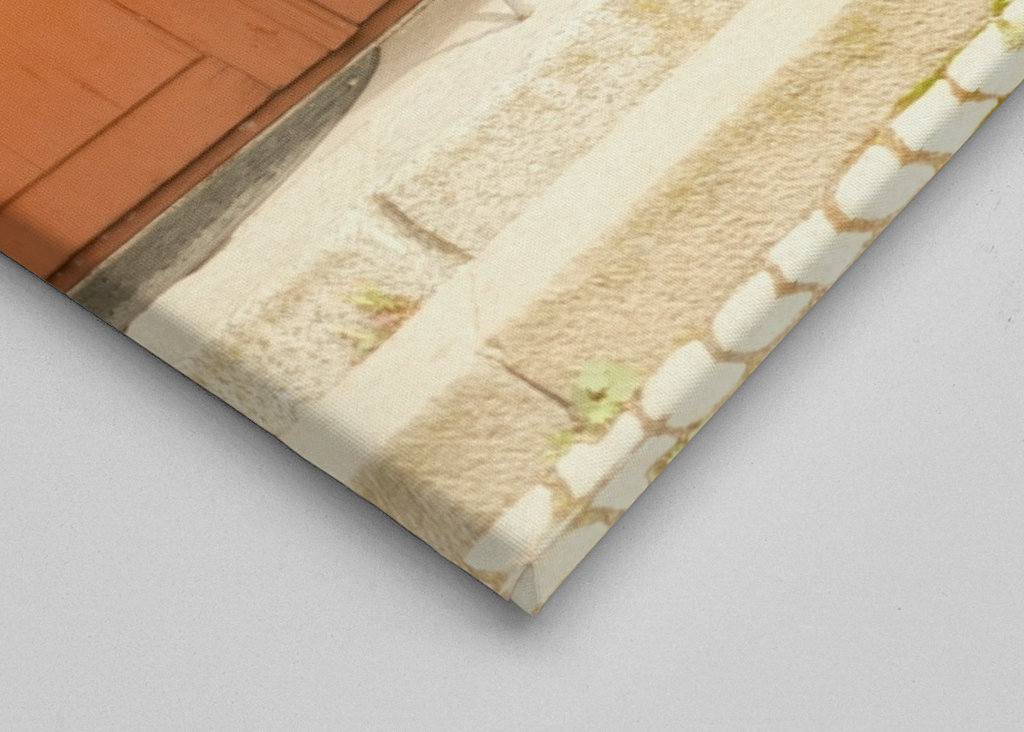 Ein strahlend blauer Stuhl 